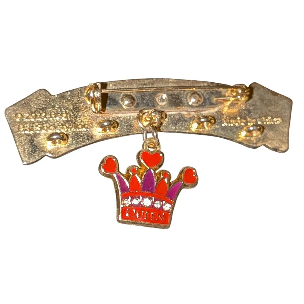 Red Hat Society Queen Crown Dangle Pin Brooch Gold Tone Enamel Rhinestone Banner